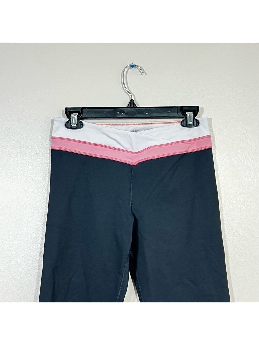Victoria's Secret VSX Sport Tight Fit ACTIVE Capri Leggings Size S - Picture 5 of 9